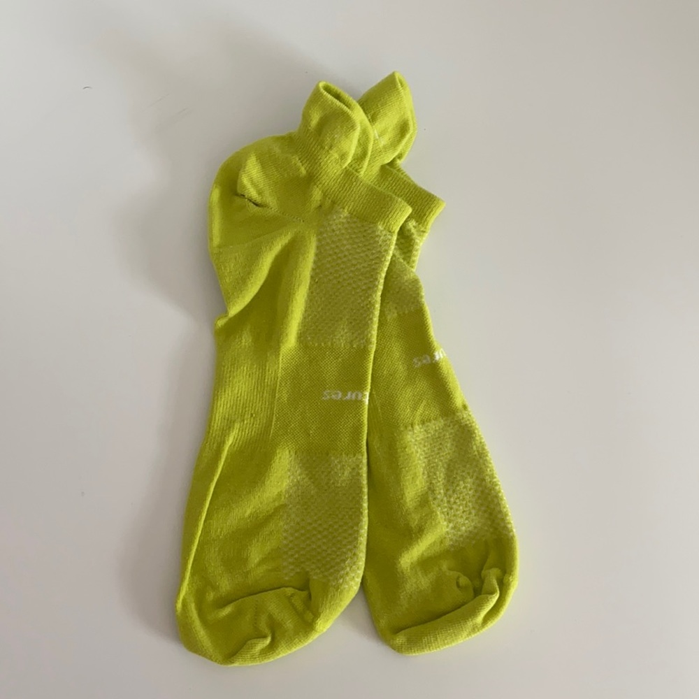 FEETURES High Performance LowCut NoShow Tab Socks